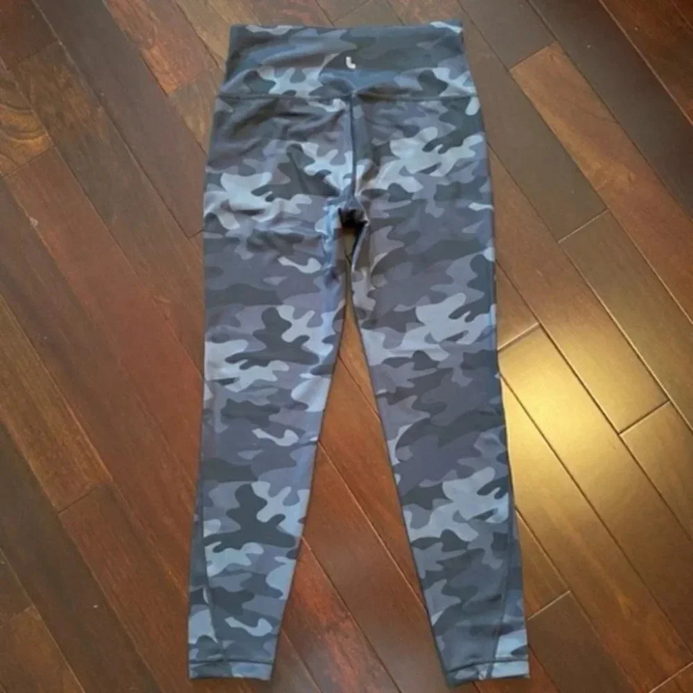 Lolë Activewear Workout Leggings Gym Grey Black Camouflage Print  Small NWT - Picture 6 of 12